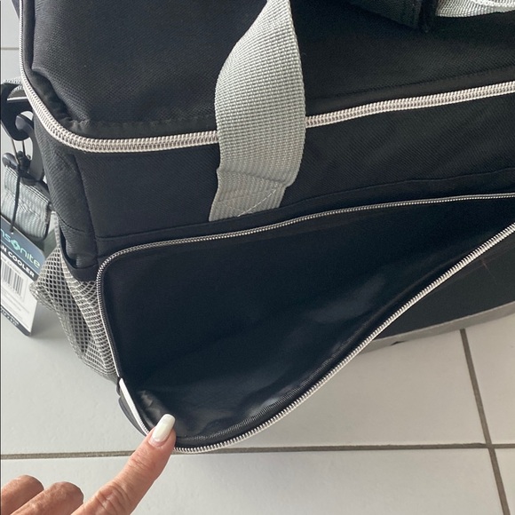 Samsonite 36 Can Cooler in Black and Gray - Picture 4 of 6